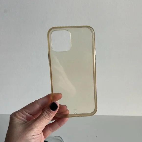 Assorted iPhone cases - Picture 4 of 6